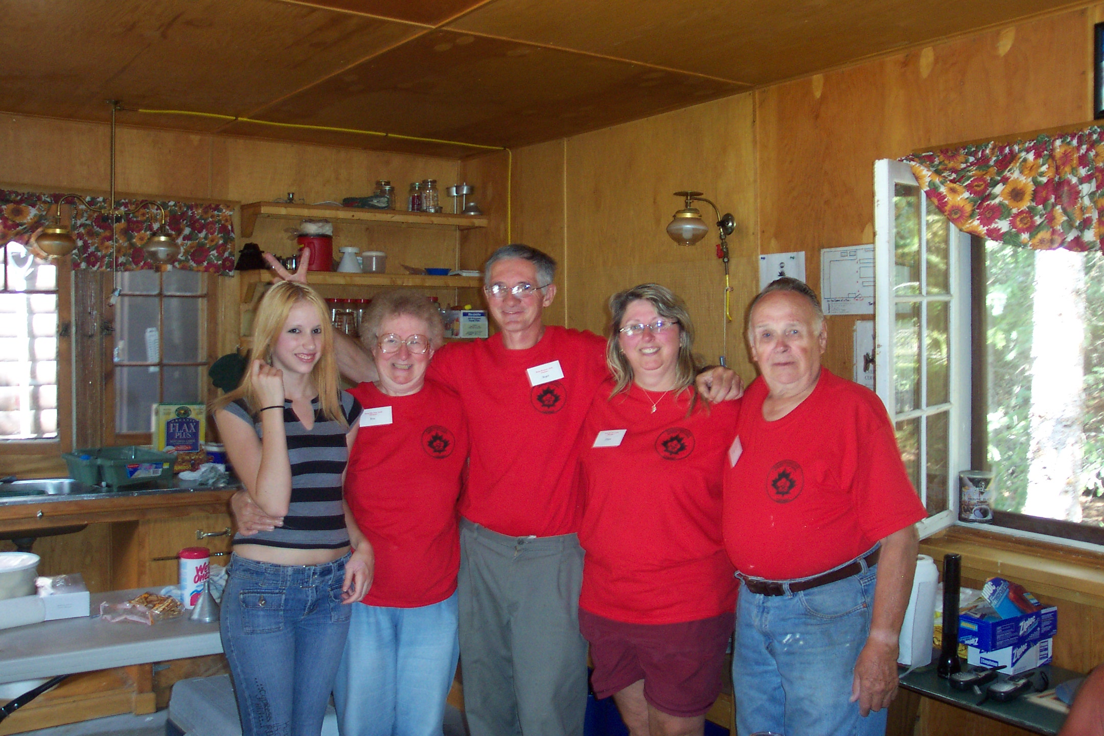 Annistacia, Rita, Roger, Diane and Tim at the 
		2004 Beauty Creek Control